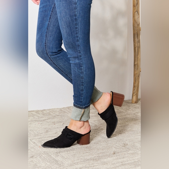 East Lion Corp Designer Black Pointed-Toe Braided Trim Mules - Picture 5 of 5